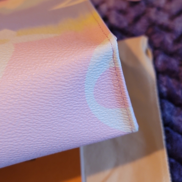 LOUIS VUITTON Escale Toiletry XL 26 Pochette Pastel Pink Clutch Giant Monogram - Picture 16 of 17